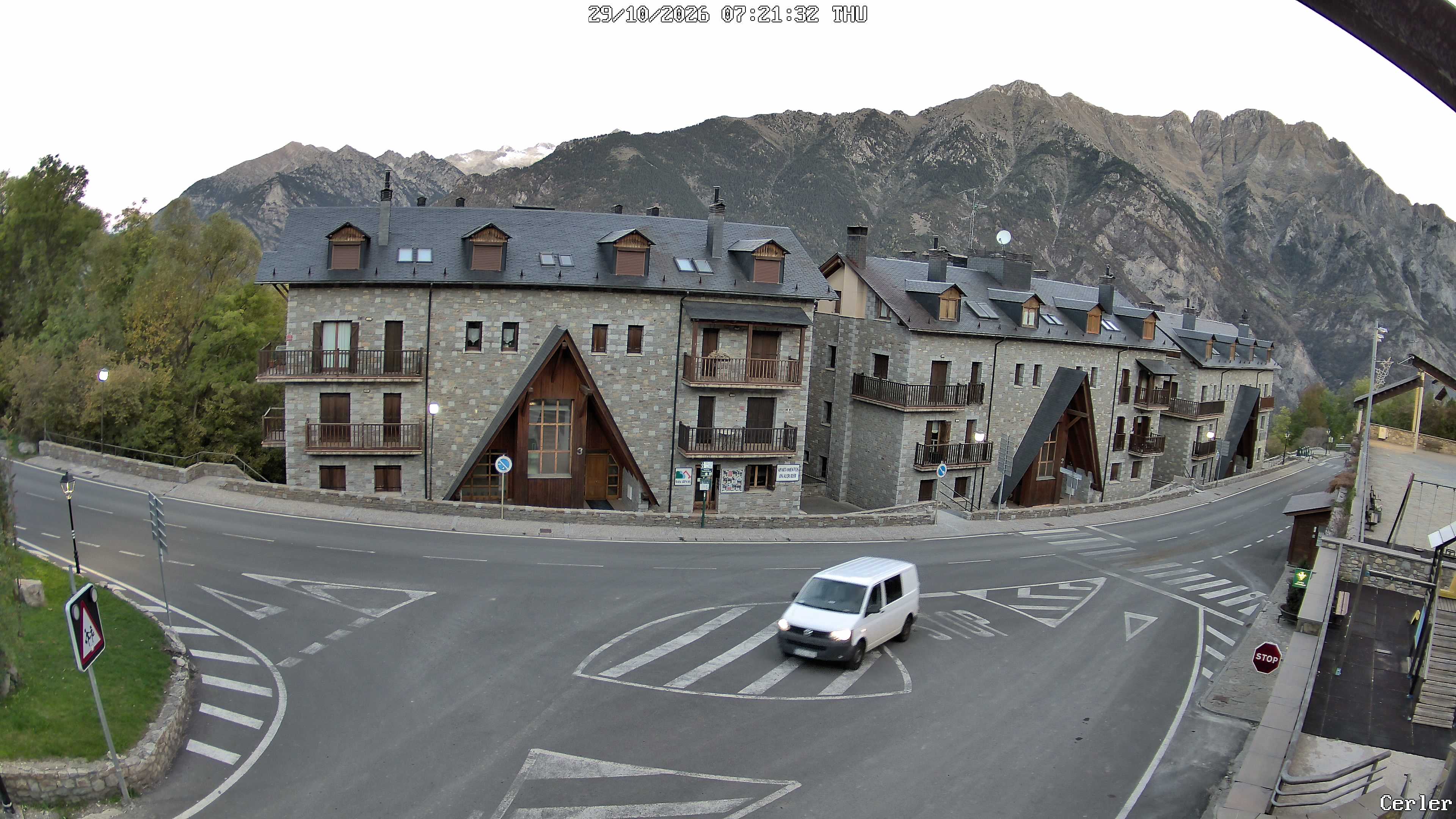 Live image of Benasque: Cerler village entrance