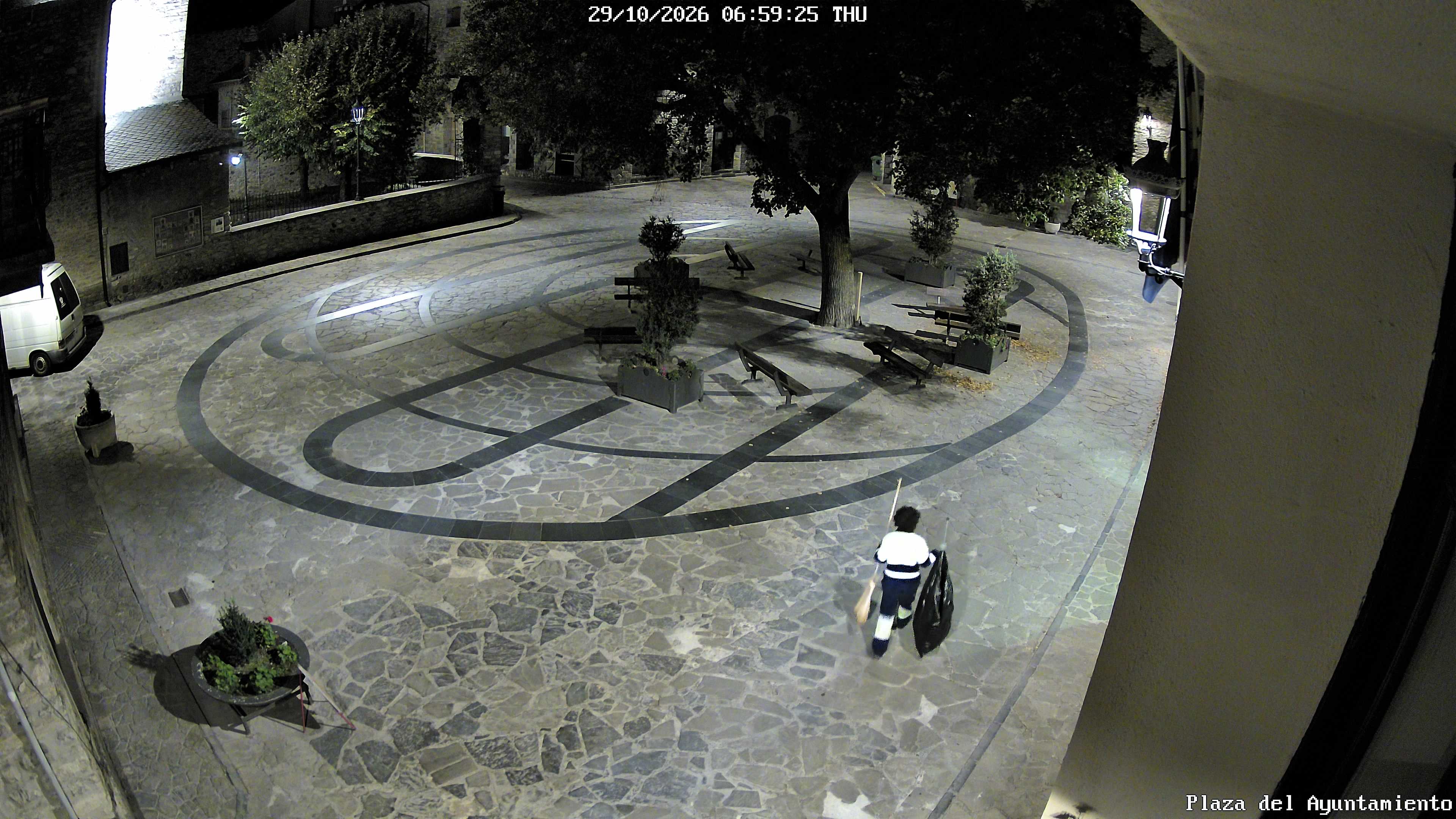 Live image of Benasque: Town-hall square